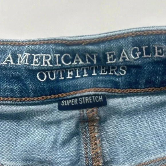 American Eagle hi rise shortie Super Stretch Jean shorts Size 4 - Picture 2 of 7
